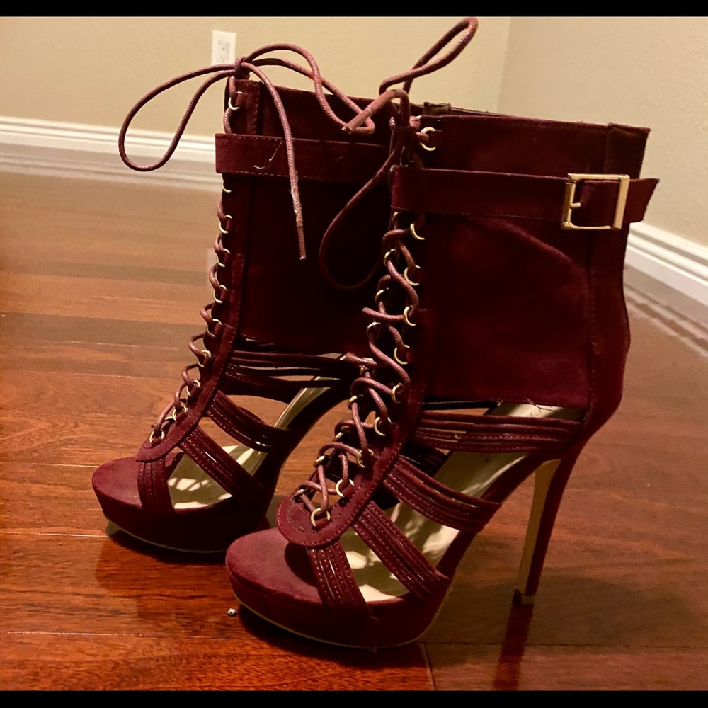 Shoe dazzle heels size 8
